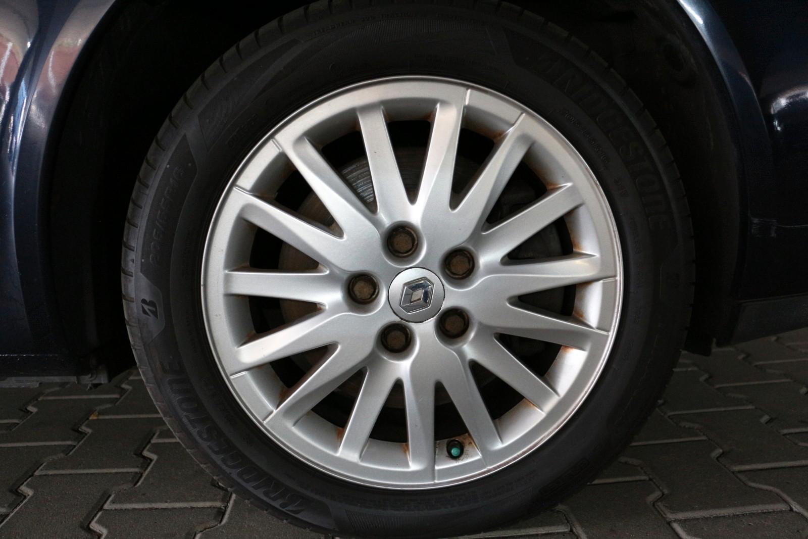 Renault Laguna 2006 — photo 29