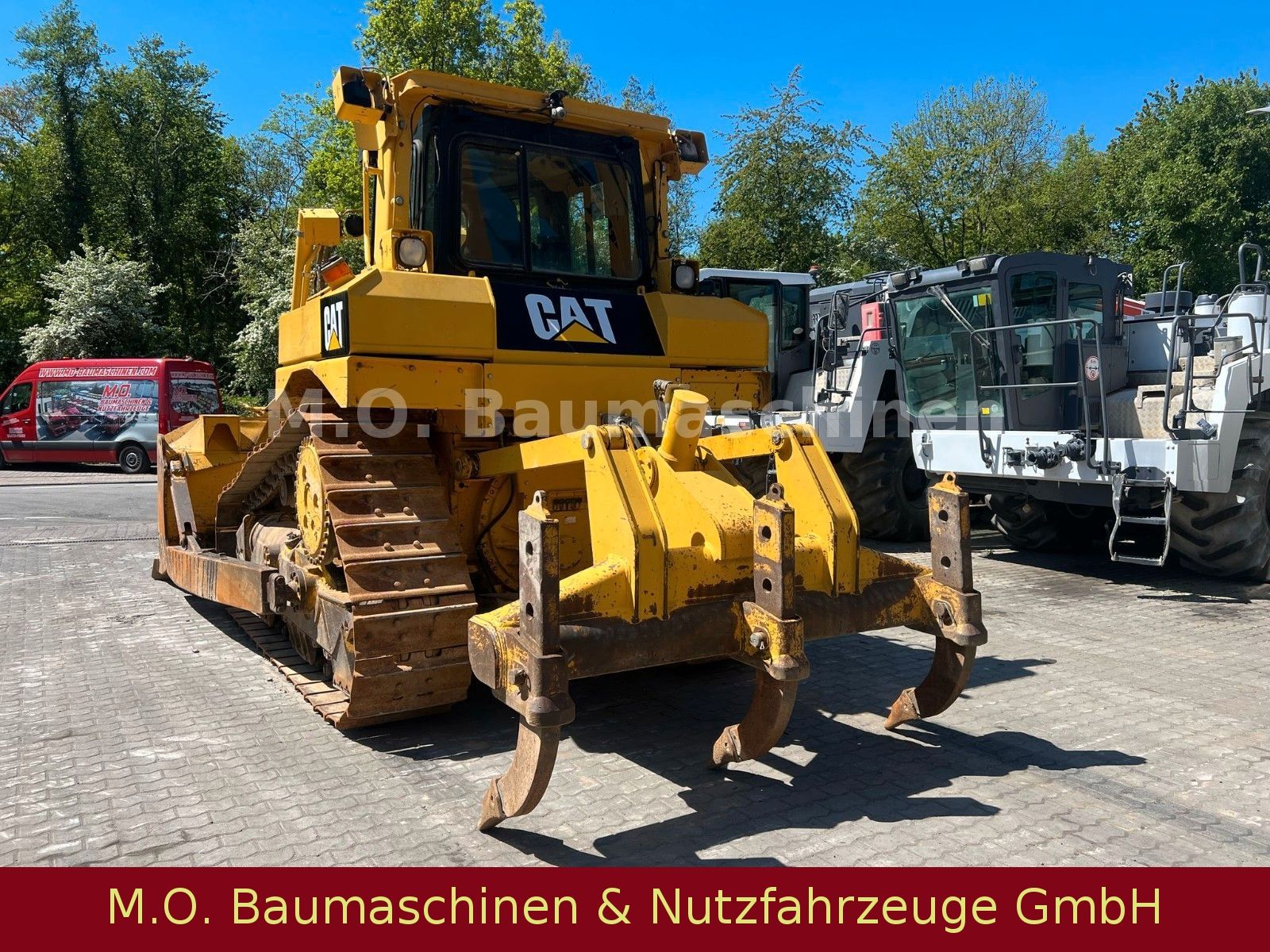 Fahrzeugabbildung CAT D6 T XL  / 4. Wegeplanierschild /Ripper /