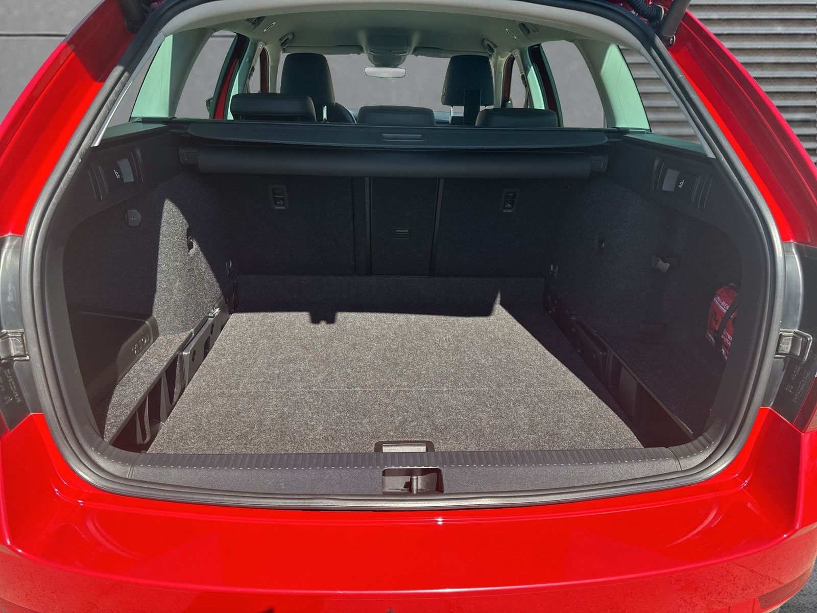 Skoda OCTAVIA COMBI 2,0 TDI PREMIUM EDITION LEDER ACC foto 14