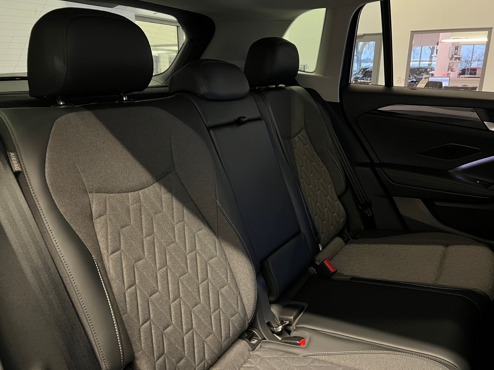 Fahrzeugabbildung Volkswagen Tiguan Life 2.0 TDI DSG *AHK, LED, Kamera, 18''-