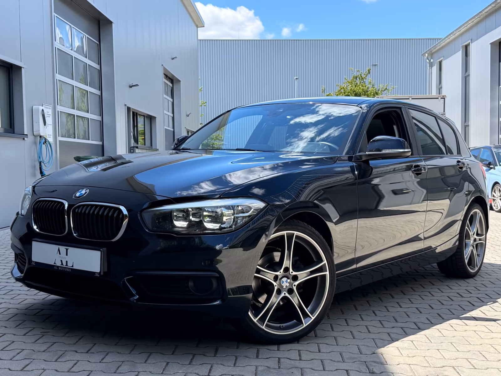BMW 118i Glasdach/19 BMW Felgen/Navi/PDC/SHZ
