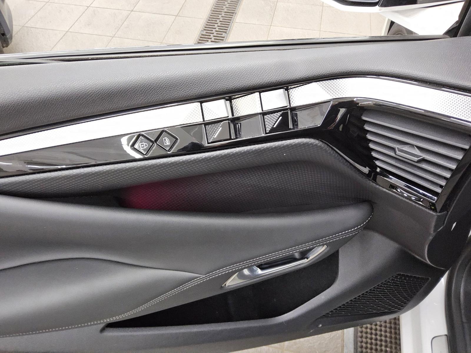 DS Automobiles 4 1.5 BlueHDI Cross Rivoli Navi LED HuD Focal
