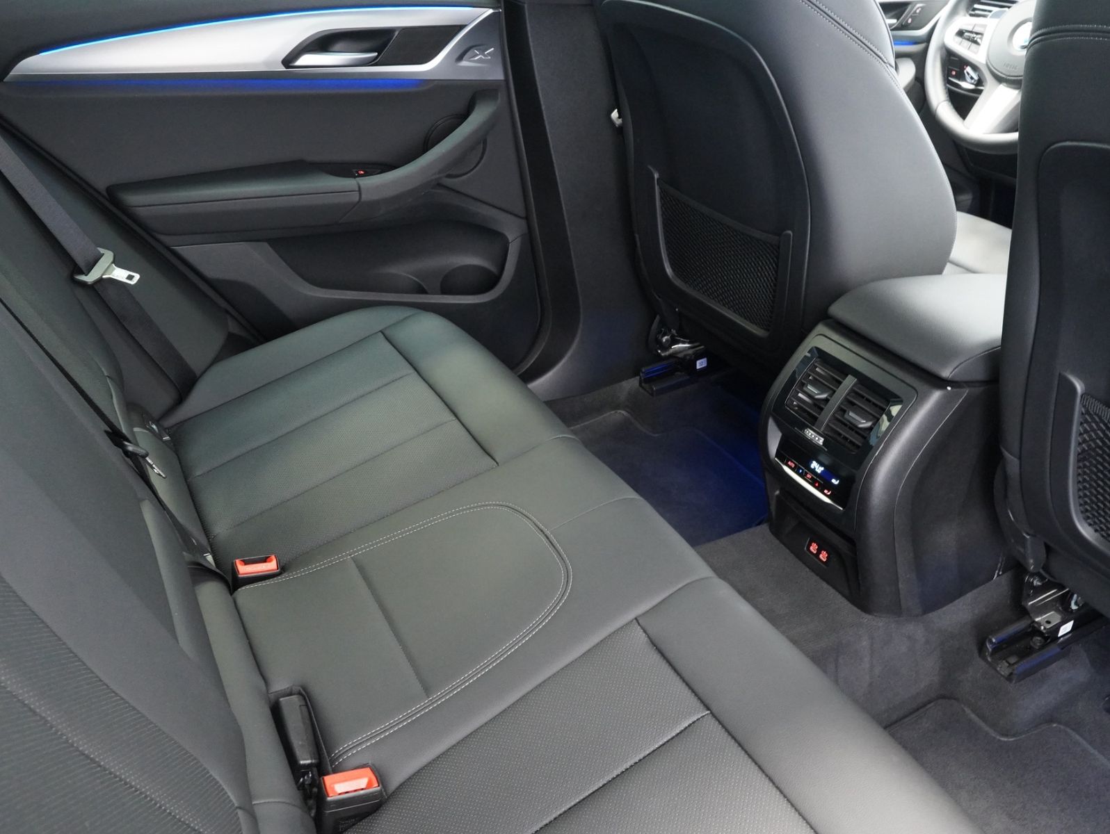 Fahrzeugabbildung Opel Crossland (X) 1.2 Turbo Elegance LED/PDC/KAMERA