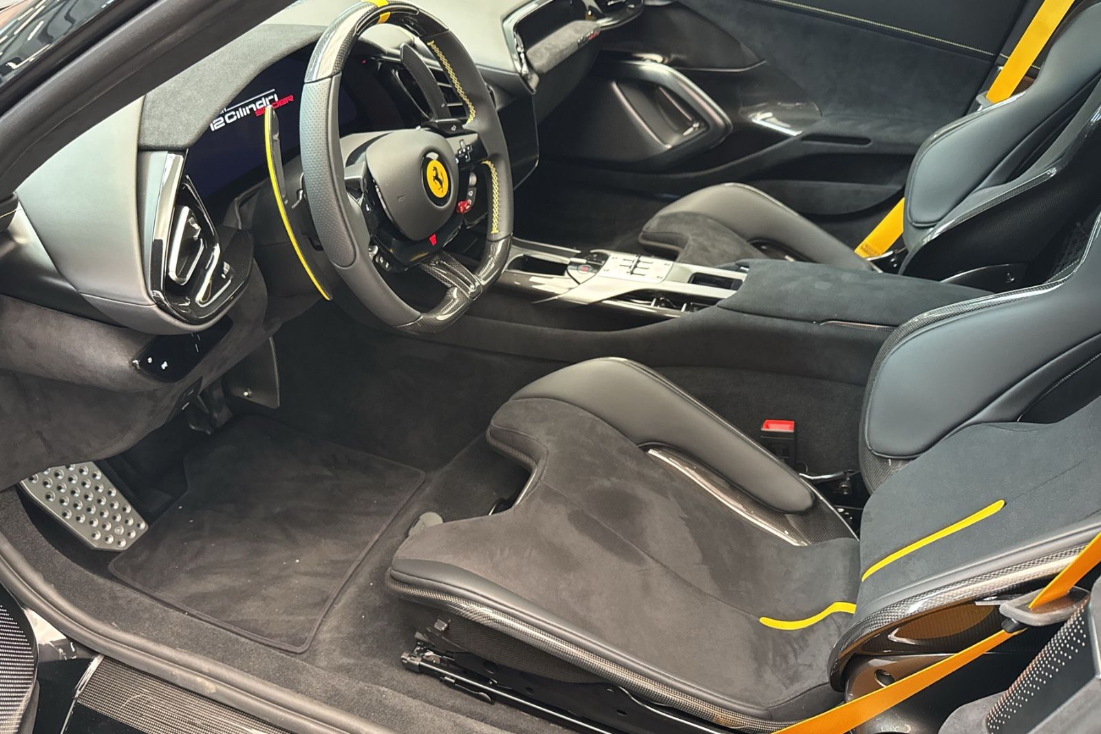Fahrzeugabbildung Ferrari 12Cilindri Spider*Painted Stripe*Full Carbon*