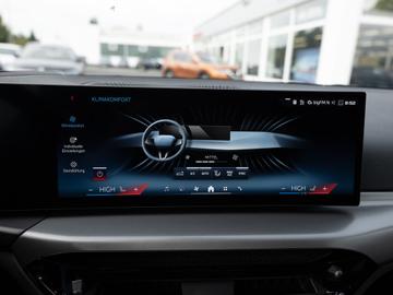 2025 BMW M240I — миниатюра 17