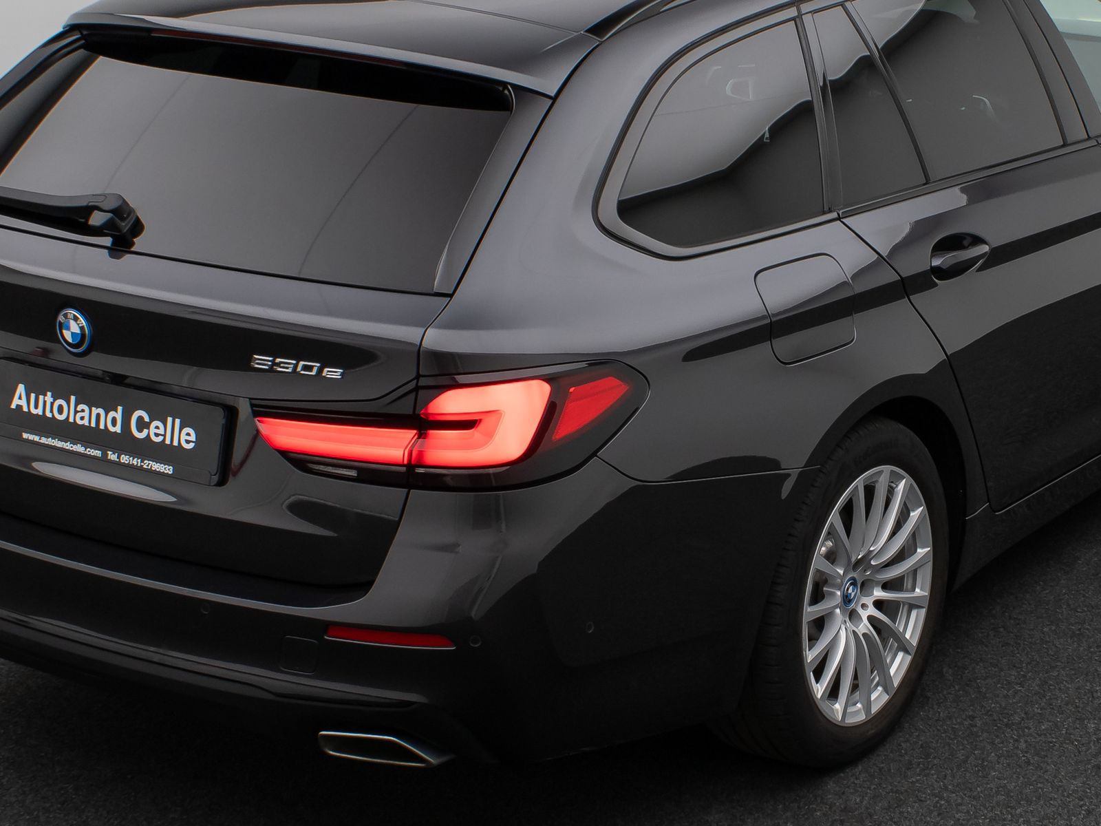 Fahrzeugabbildung BMW 530e Panorama Kamera DAB H/K WLAN Alarm Sport