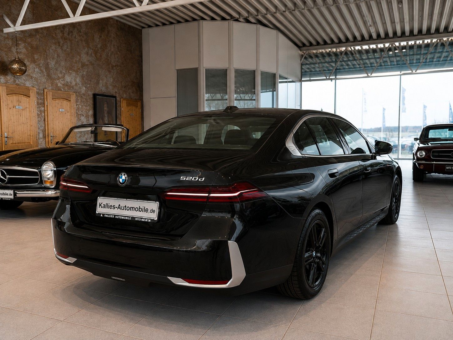 Fahrzeugabbildung BMW 520d Limo Aut. LC+ adLED Kamera H/K Leder SHZ