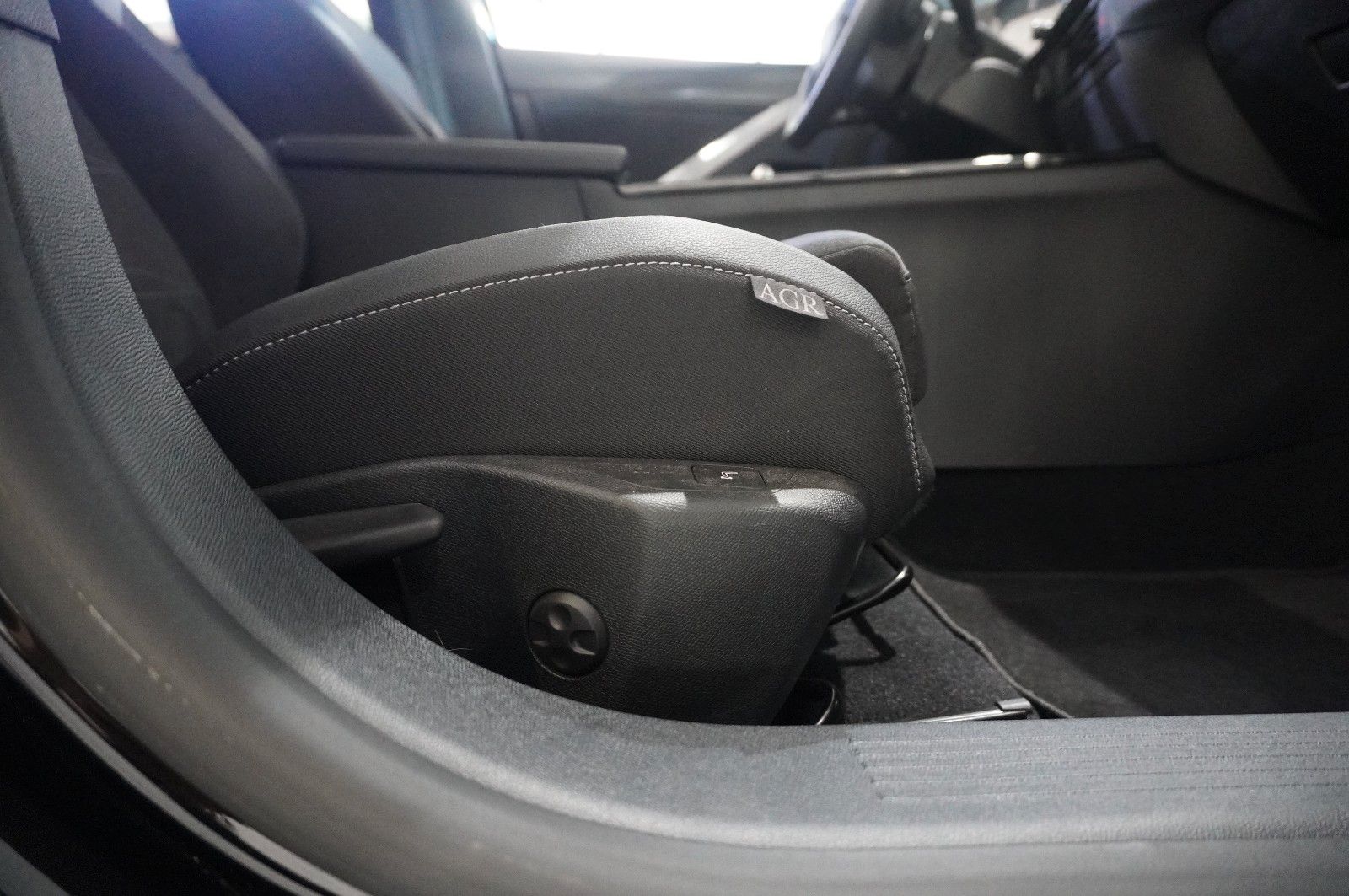 Fahrzeugabbildung Opel Astra L ST 1.2T ULTIMATE NAVI/LED/360°/HUD/AHK