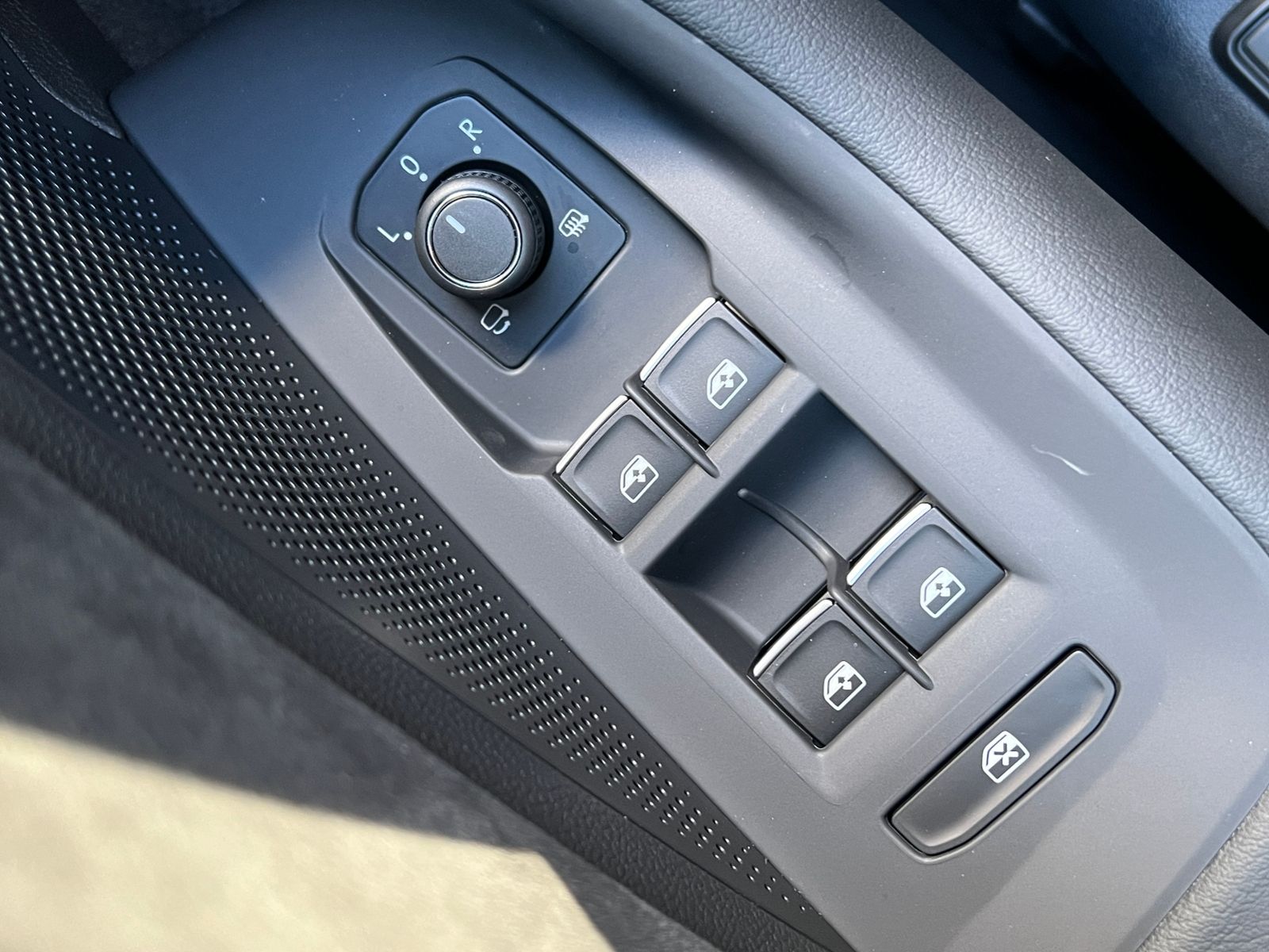 Fahrzeugabbildung Volkswagen Passat Variant R-Line 2.0 TDI DSG 4MOTION *AHK,