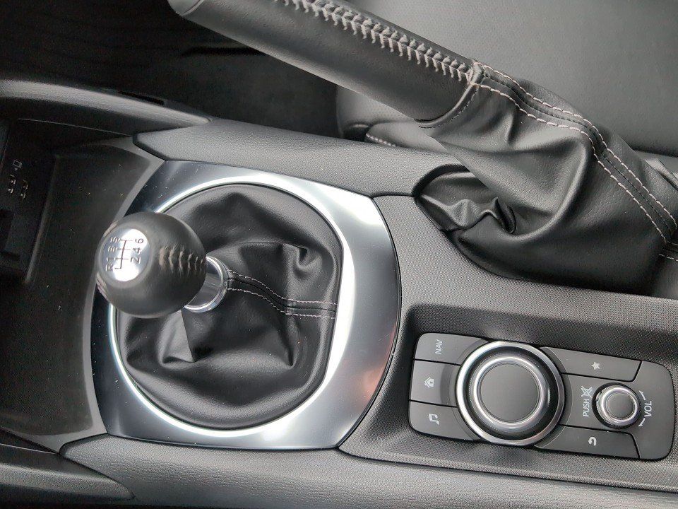 Fahrzeugabbildung Mazda MX-5 ROADSTER 1.5 ADVANTAGE GARANTIE-12.30 NAVI+