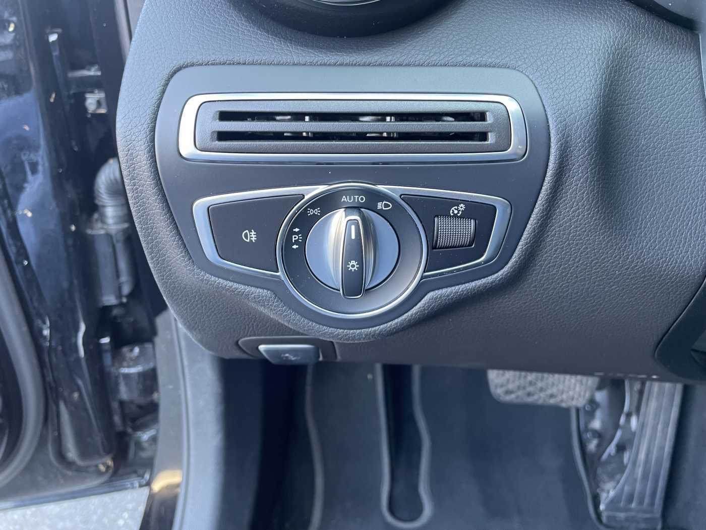 Fahrzeugabbildung Mercedes-Benz C 220 d T 9G Avantgarde R-Kamera+AHK +Burmester+