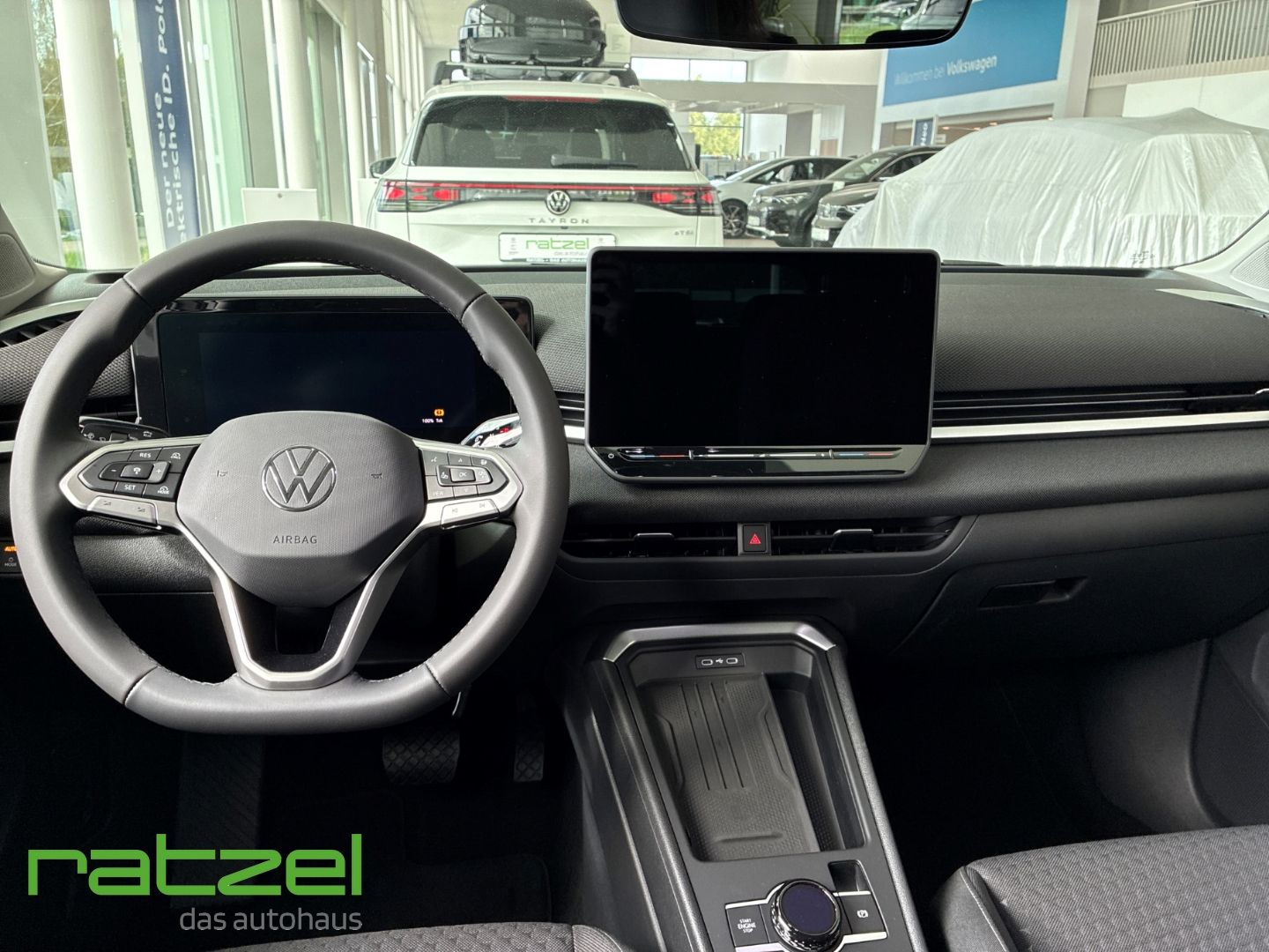 Fahrzeugabbildung Volkswagen T-Roc 1.5 eTSI AHK+Ganzjahresreifen+Navi