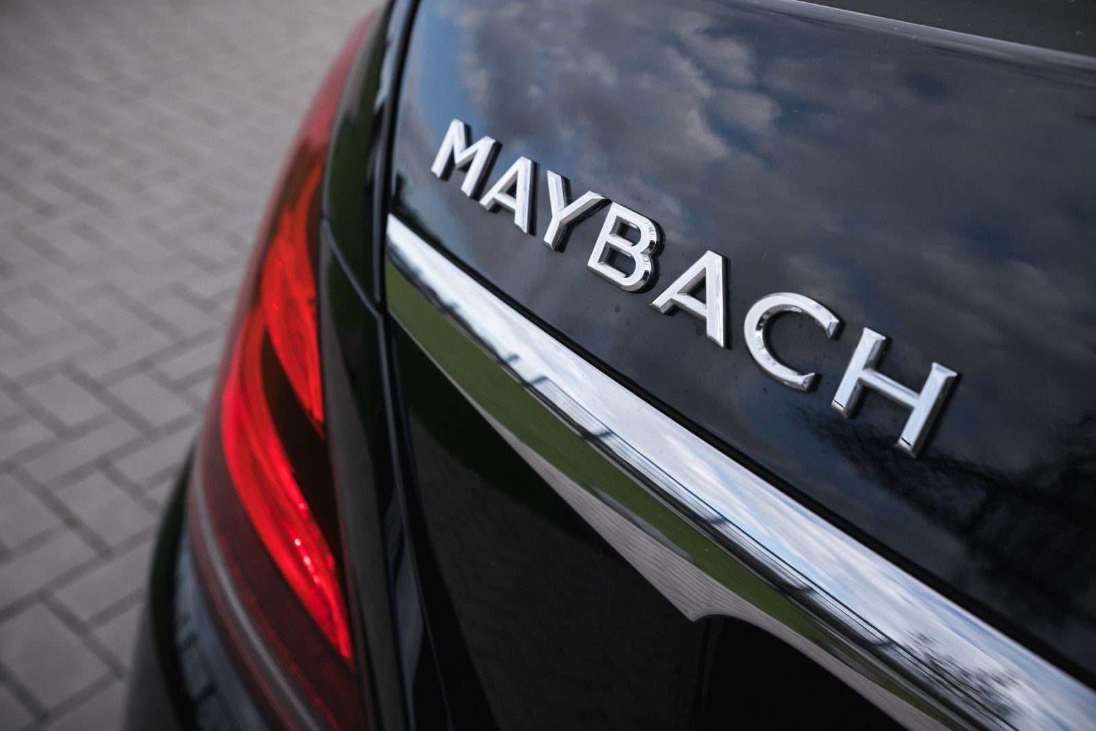 Fahrzeugabbildung Mercedes-Benz S 560 S  Maybach 4Matic-Park-Paket-Burmester