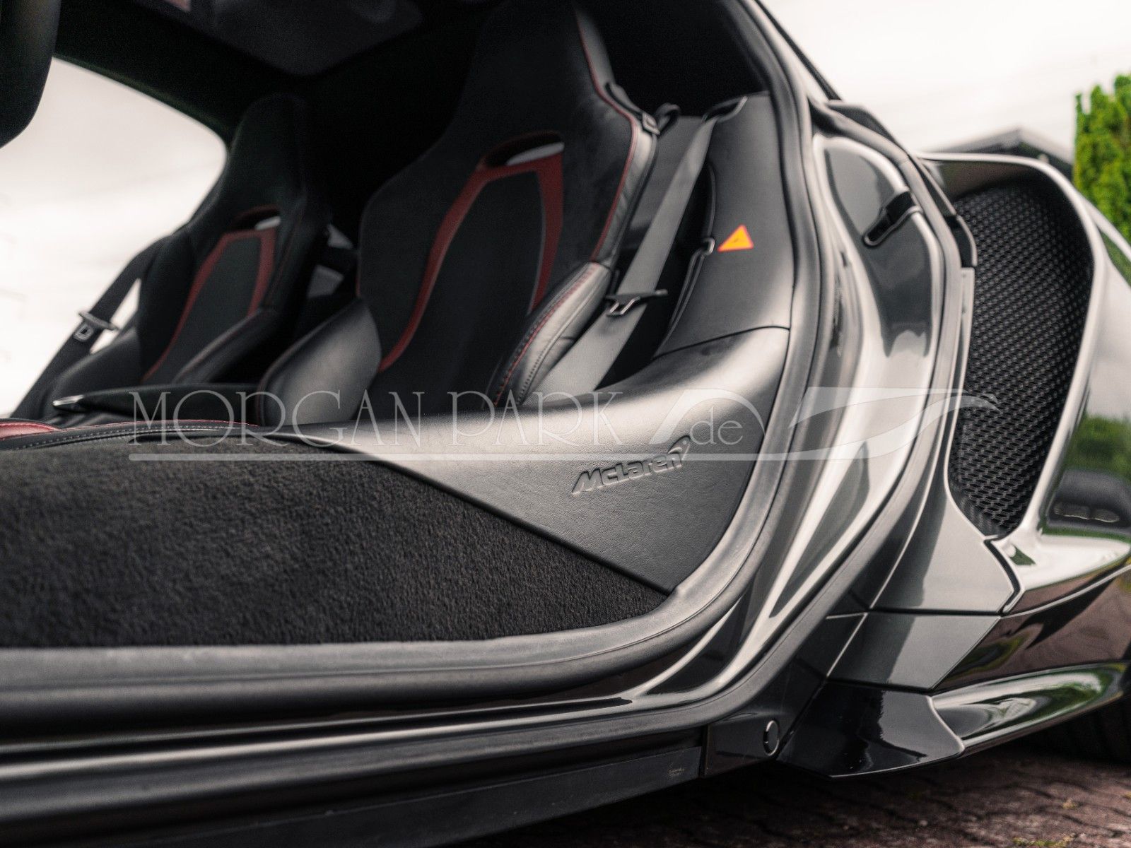Fahrzeugabbildung McLaren GT *Storm Grey Metallic* + MwSt. + Sportauspuff