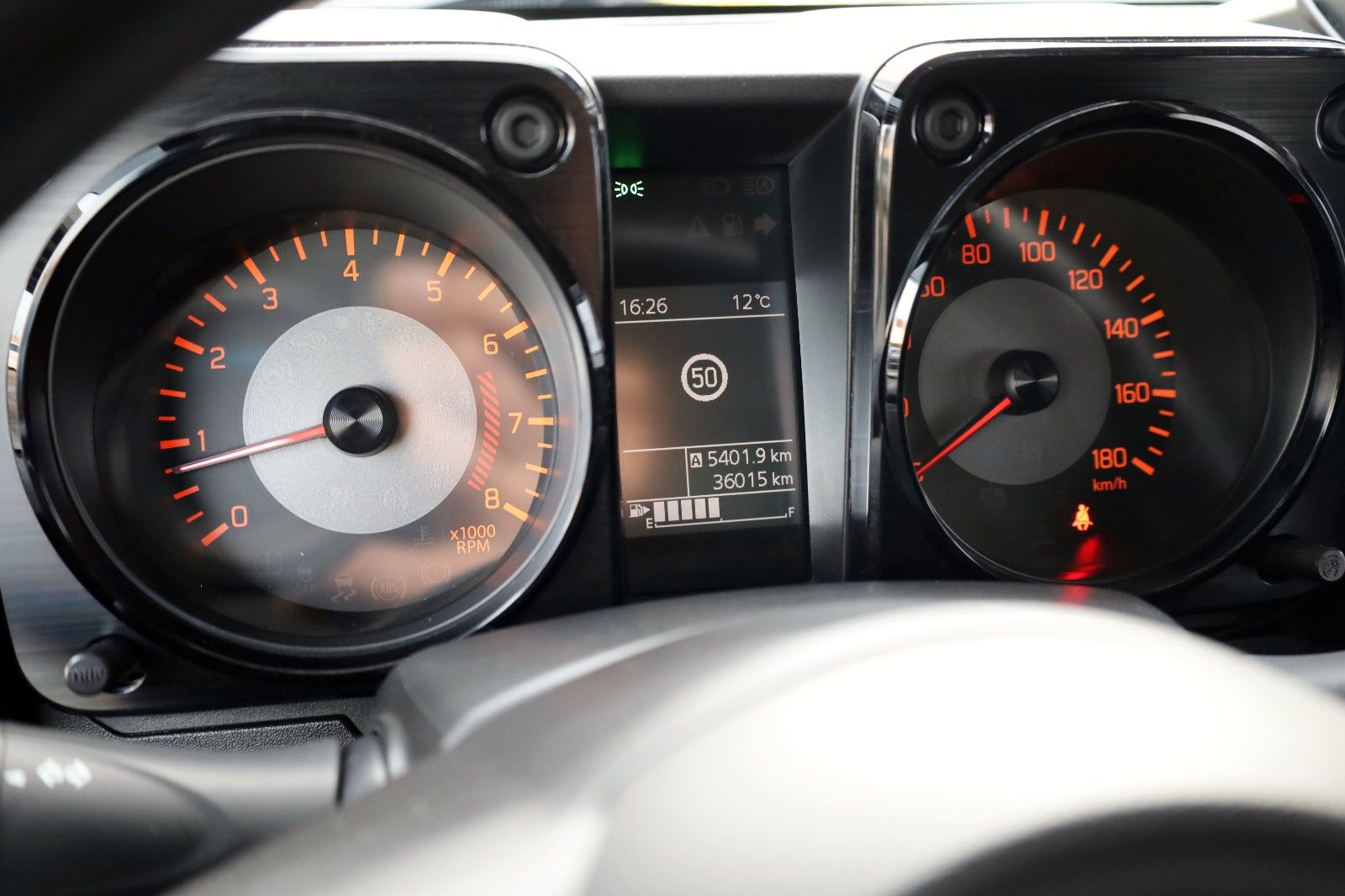 Fahrzeugabbildung Suzuki Jimny Comfort AllGrip NFZ,Temp,SH,8 fach bereift