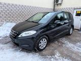 Honda F-RV 6-Sitzer 2.0L 6-Sitzer TÜV NEU - Honda FR-V Gebrauchtwagen