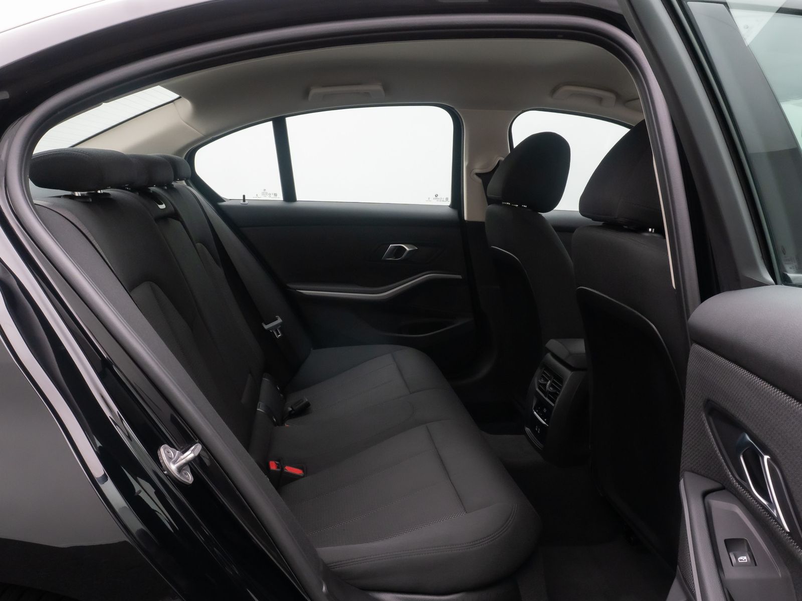 Fahrzeugabbildung BMW 318i DAB PDC Widscreen Geschwindigkeitsreg LED