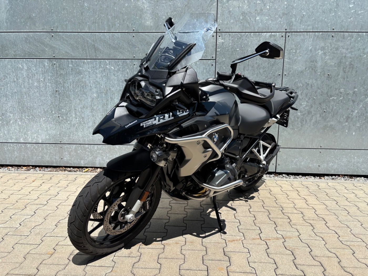 Fahrzeugabbildung BMW R 1250 GS Triple Black Öl inlcusive