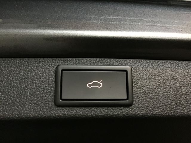 Fahrzeugabbildung Skoda Karoq Tour 2.0 TDI DSG/4x4/AHK/Navi/Kamera/ACC