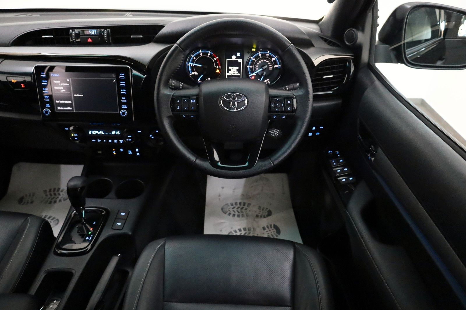 Fahrzeugabbildung Toyota Hilux 2.8 D-4D Invincible,HardTop,Rechtslenker !