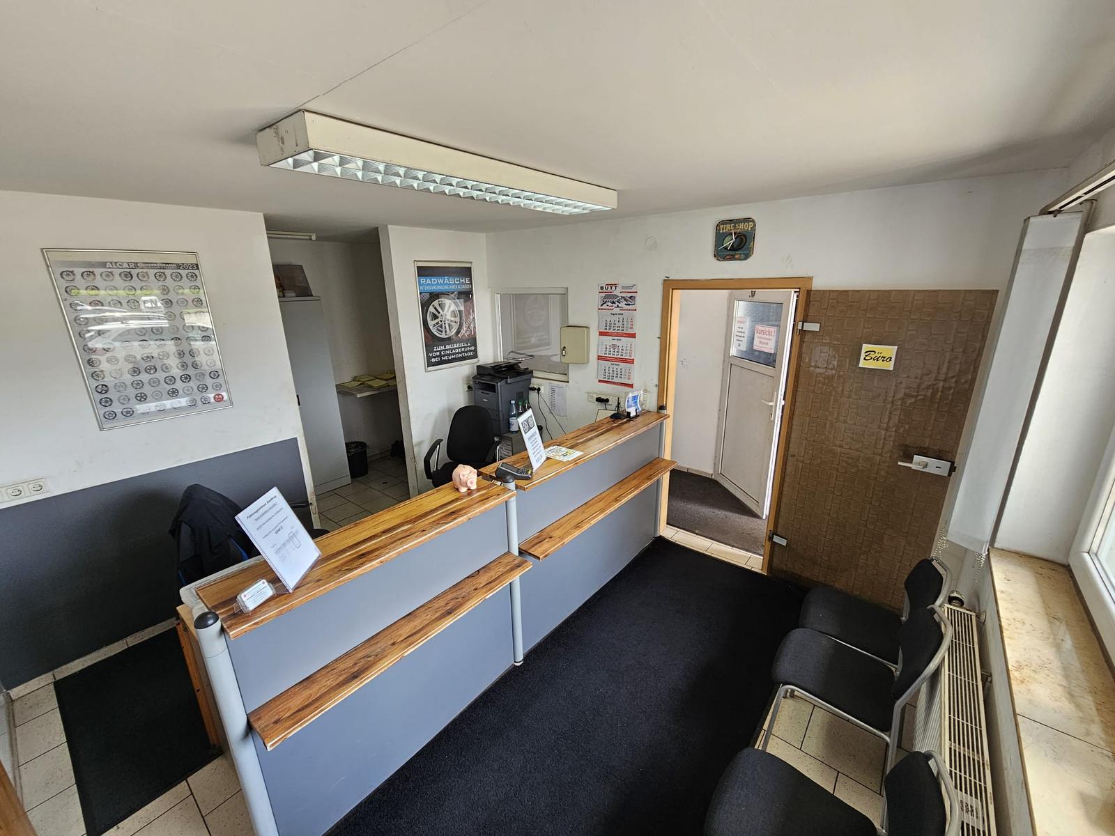 showroom-image-bottom