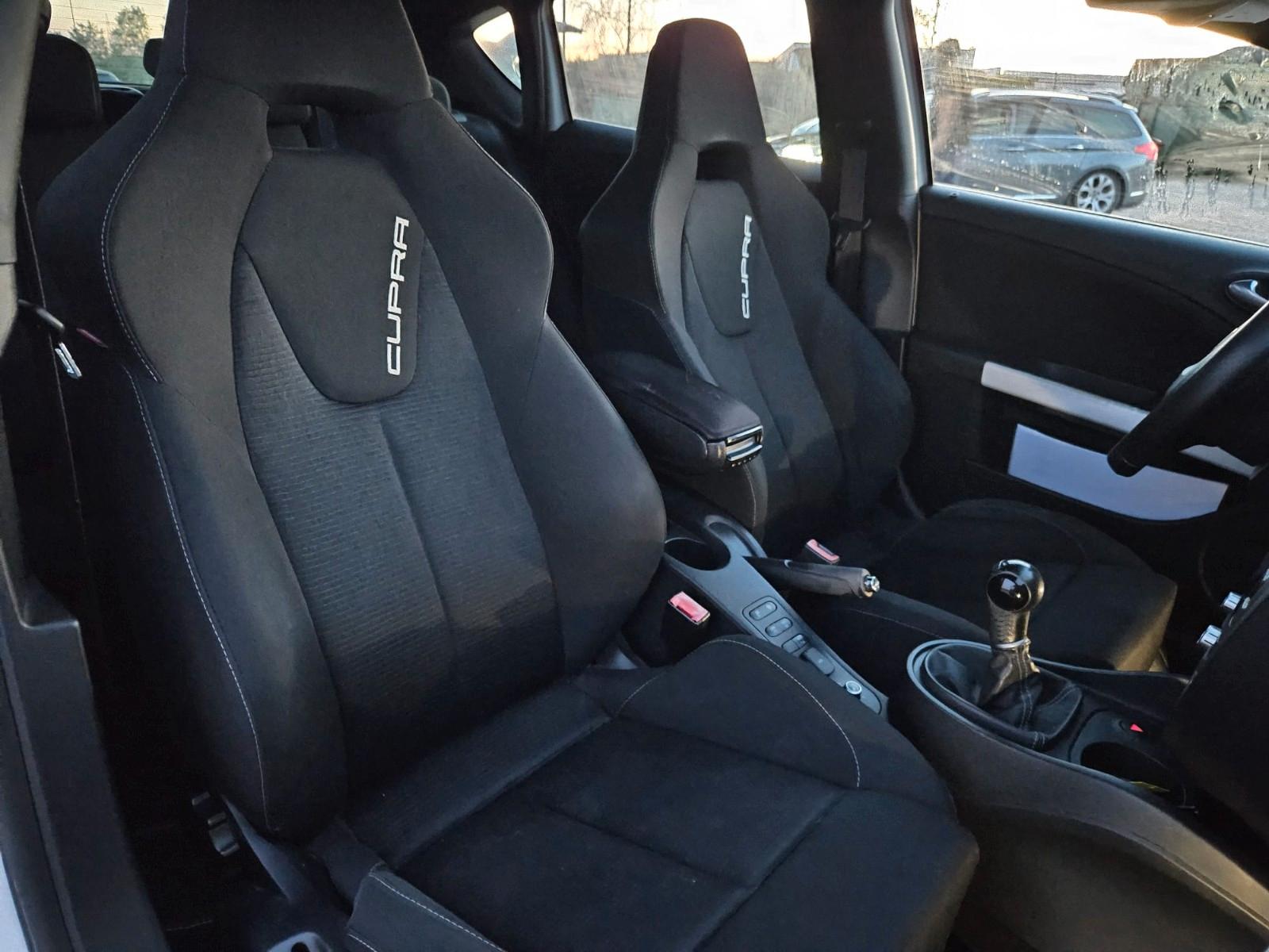 Seat Leon Cupra 2.0 TFSI 286 ch BVM / 1ère main / Alcantara / Bi-Xénon / Sièges chauffants
