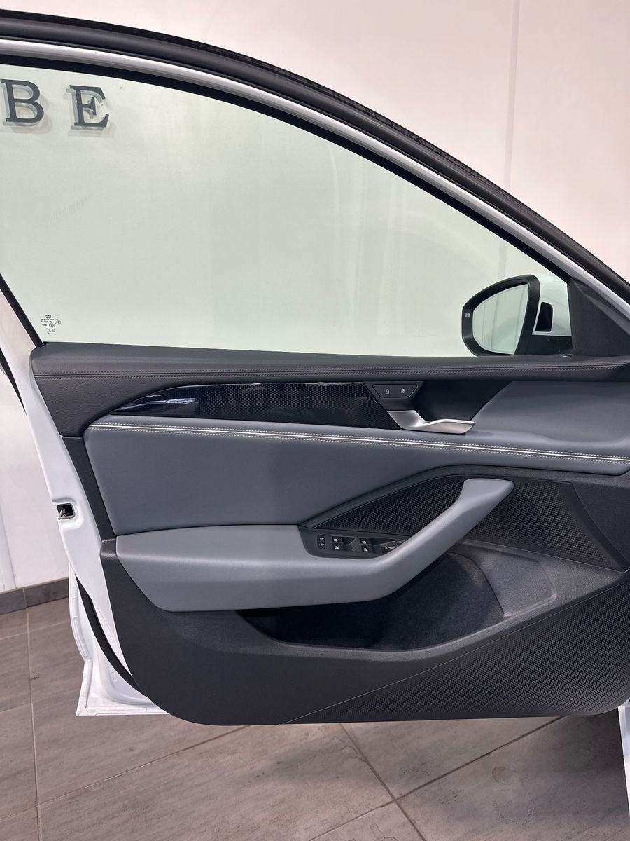 Fahrzeugabbildung Volkswagen Passat Variant 2.0 TDI DSG Business NAV+LED+ACC