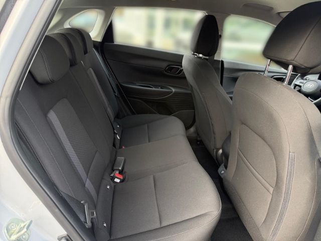 Fahrzeugabbildung Hyundai i20 Advanced 1.0 T-GDI +CARPLAY+TEMPOMAT+SHZ+RFK