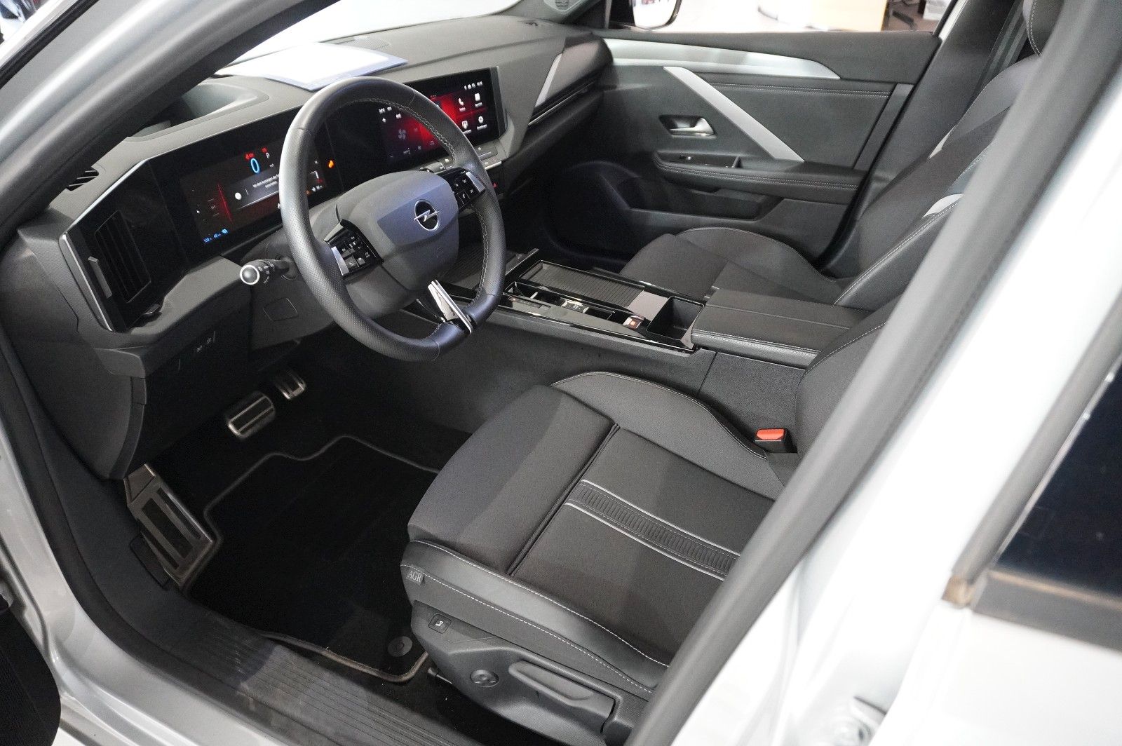 Fahrzeugabbildung Opel Astra L Lim. 1.6 HYBRID GS SPORT NAVI/360°/SPORT