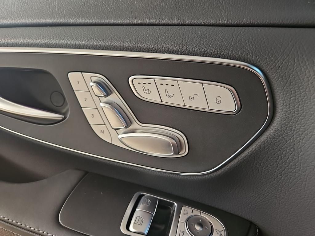 Fahrzeugabbildung Mercedes-Benz V 300 EXCLUSIVE lang 4x4 6x SHZ+Belüftg.PANO AHK