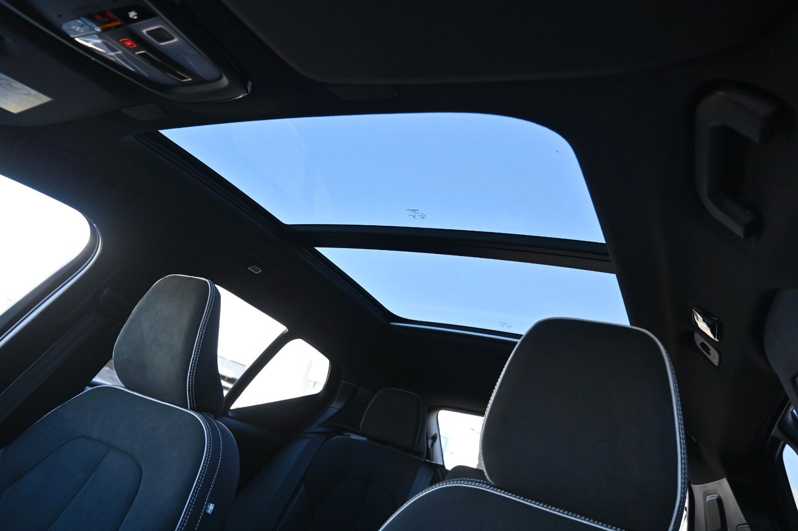 Fahrzeugabbildung Volvo XC40 B4 DSG Ultra Dark*PANO*RFK*ACC*AHK