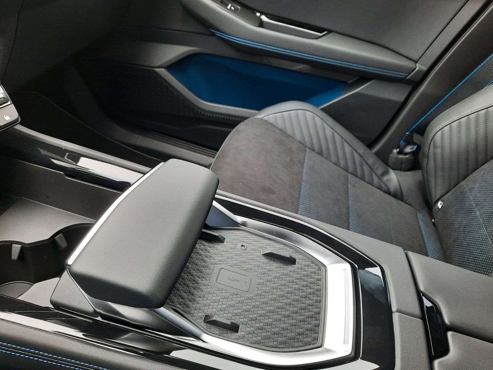 Renault Rafale - Bild 18