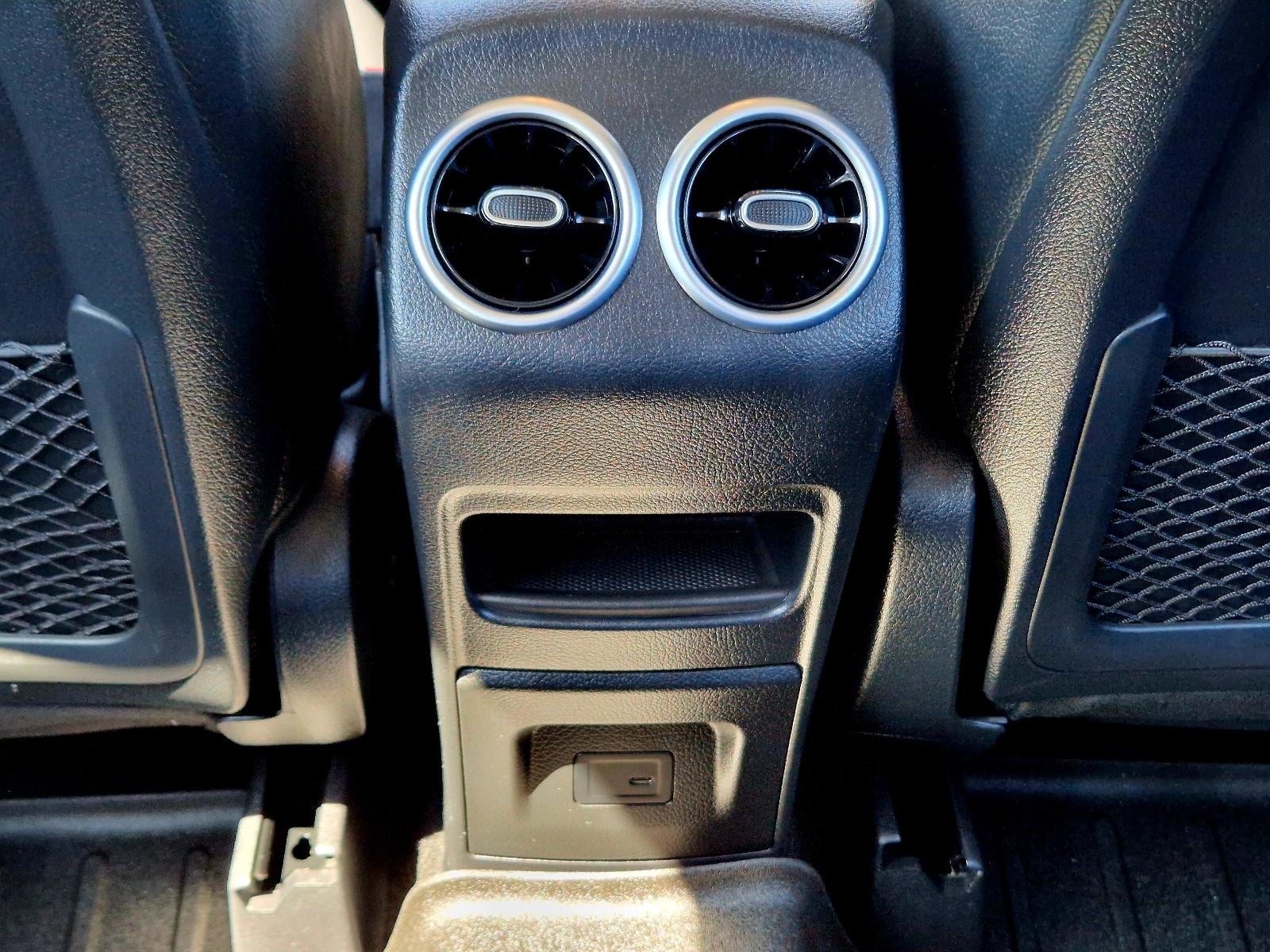Mercedes-Benz B 180 d Style (1. Hand, Teilleder)
