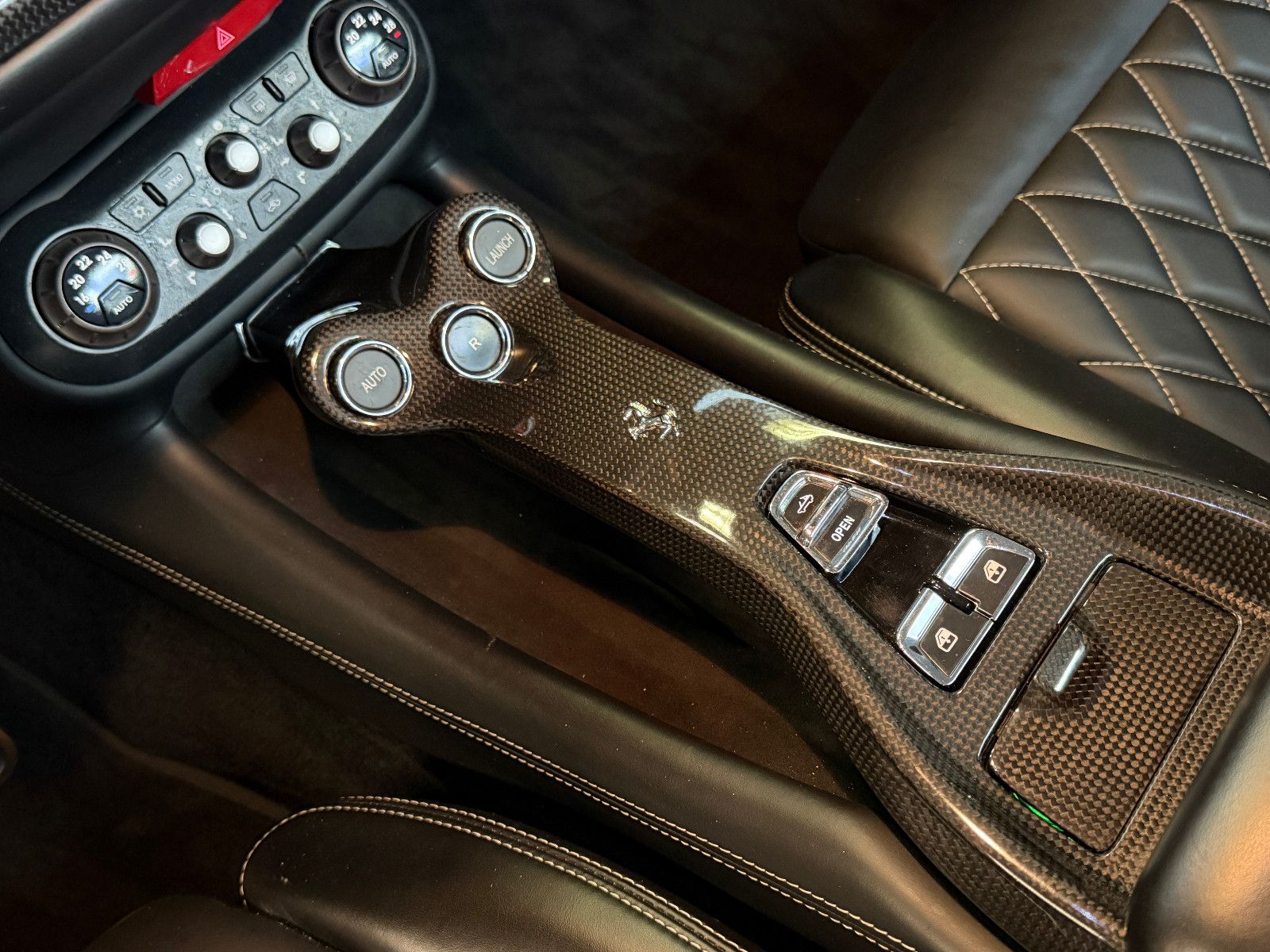 Fahrzeugabbildung Ferrari California 30 V8 /CARBON/KAM/LED-LENKRAD/TOP