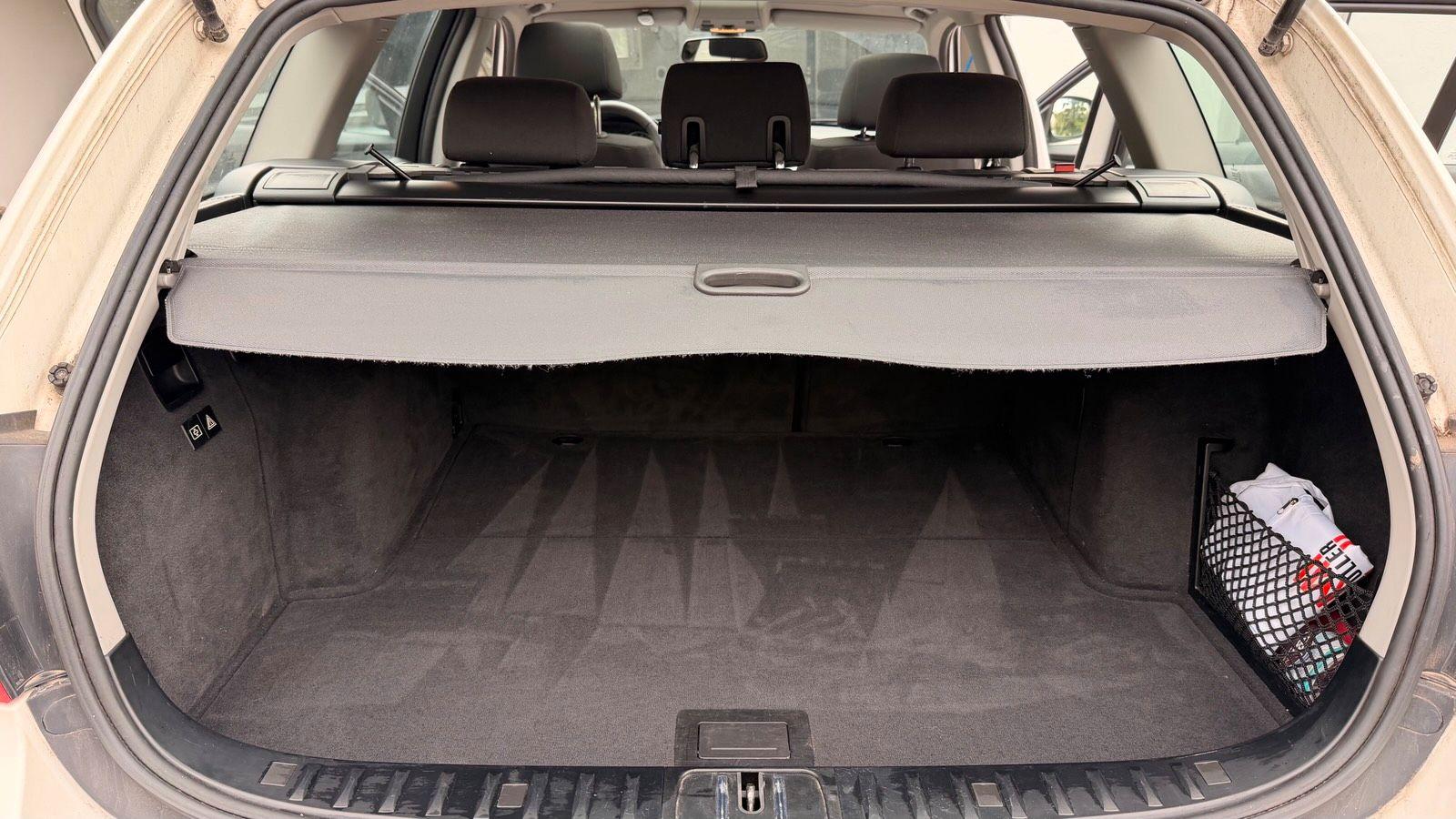 BMW 318 2011 — photo 15