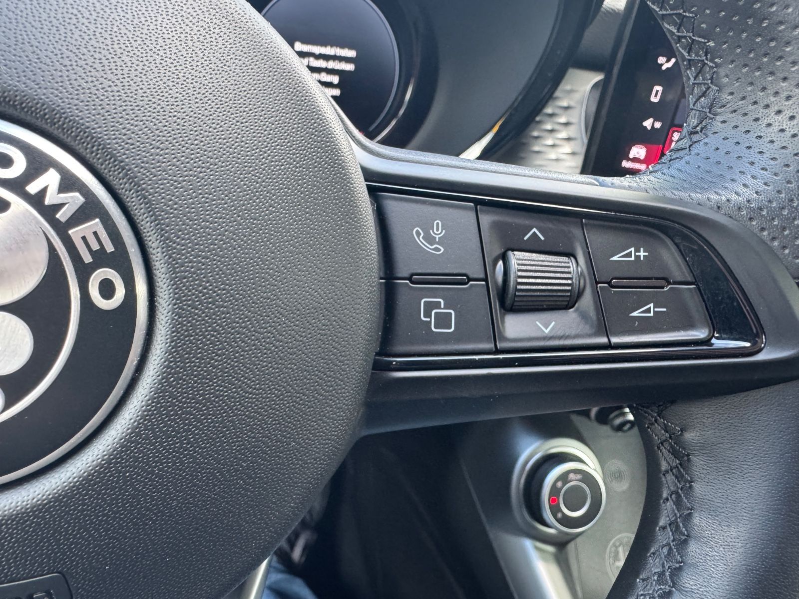 Fahrzeugabbildung Alfa Romeo Tonale Sprint Leder+LED+HarmannKardon+LED+Navi