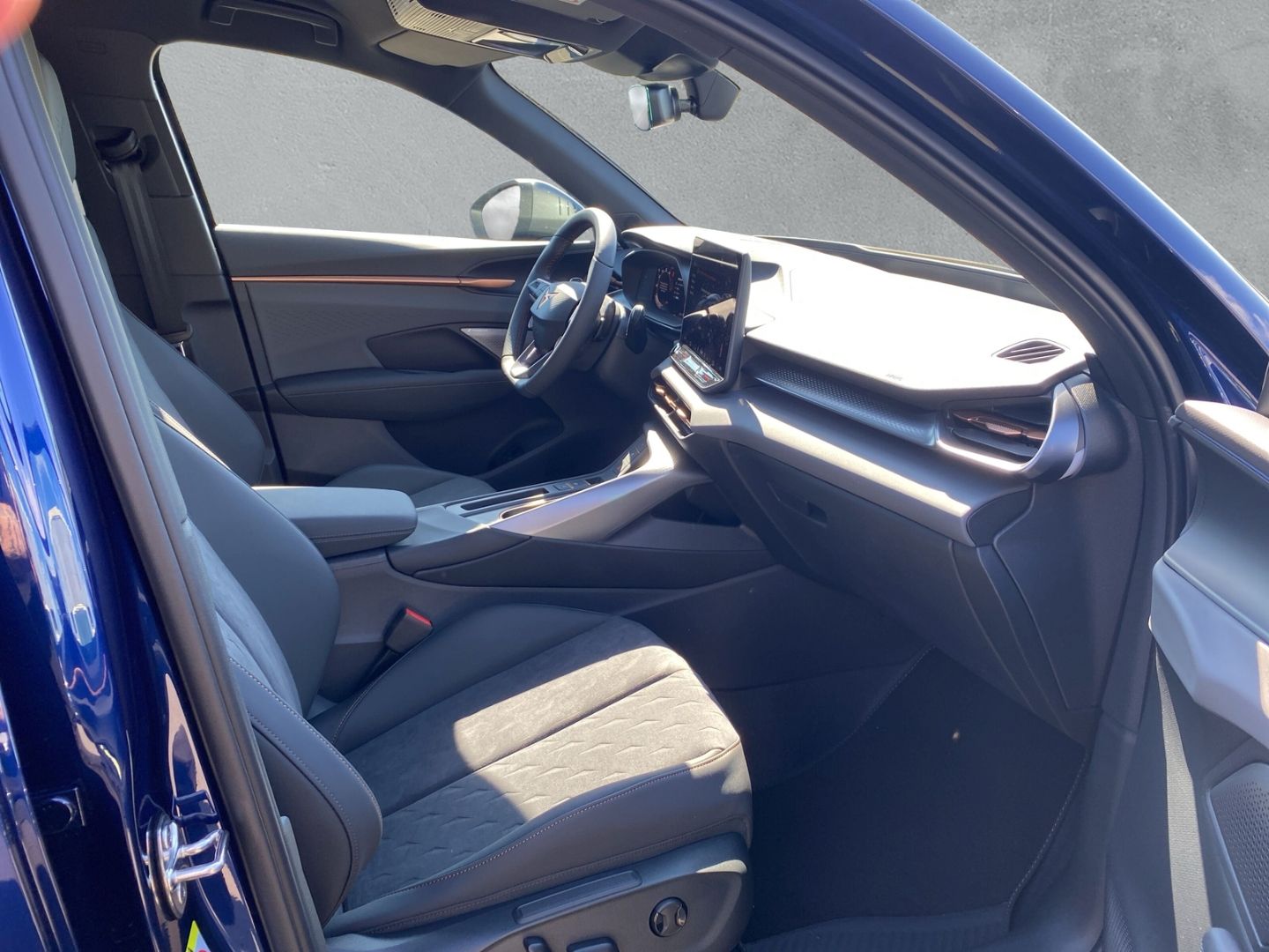 Fahrzeugabbildung CUPRA Terramar 1.5 eTSI*HUD*NAVI*SHZ*LED*AHK*