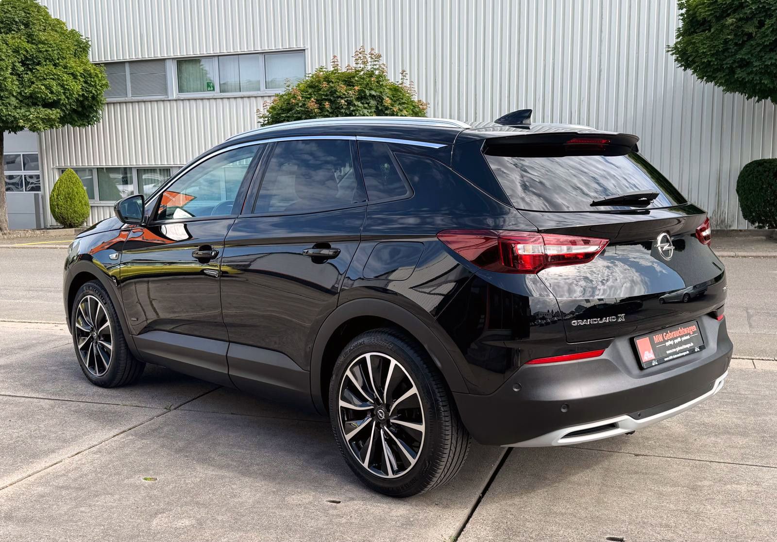 Fahrzeugabbildung Opel Grandland (X) Plug-In Ultimate LED AHK 360° SHZ
