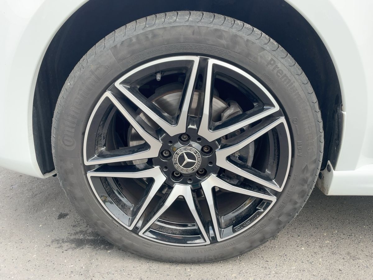 Fahrzeugabbildung Mercedes-Benz V 300 d 4M lang AMG/Night/Pano/Kamera/AHK
