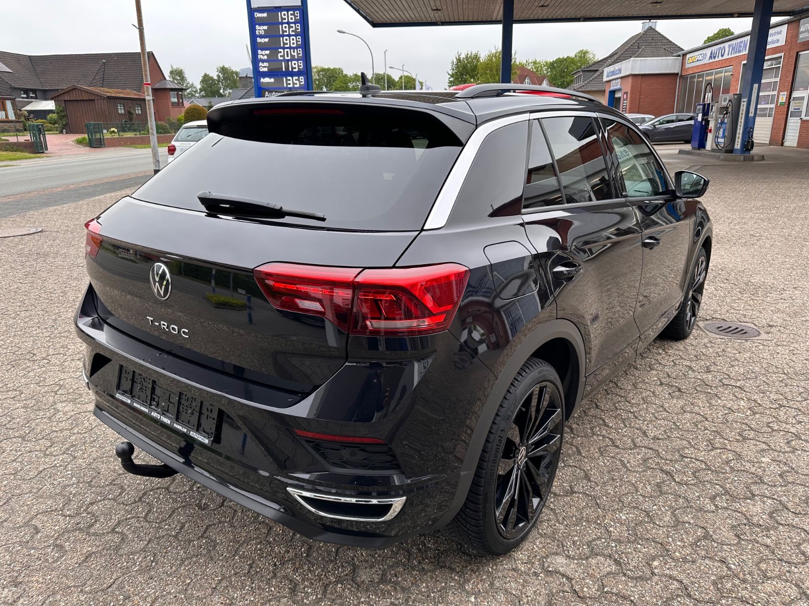 Fahrzeugabbildung Volkswagen T-Roc R Line 2.0 TDI DSG AHK/Beats/Navi/App/19"