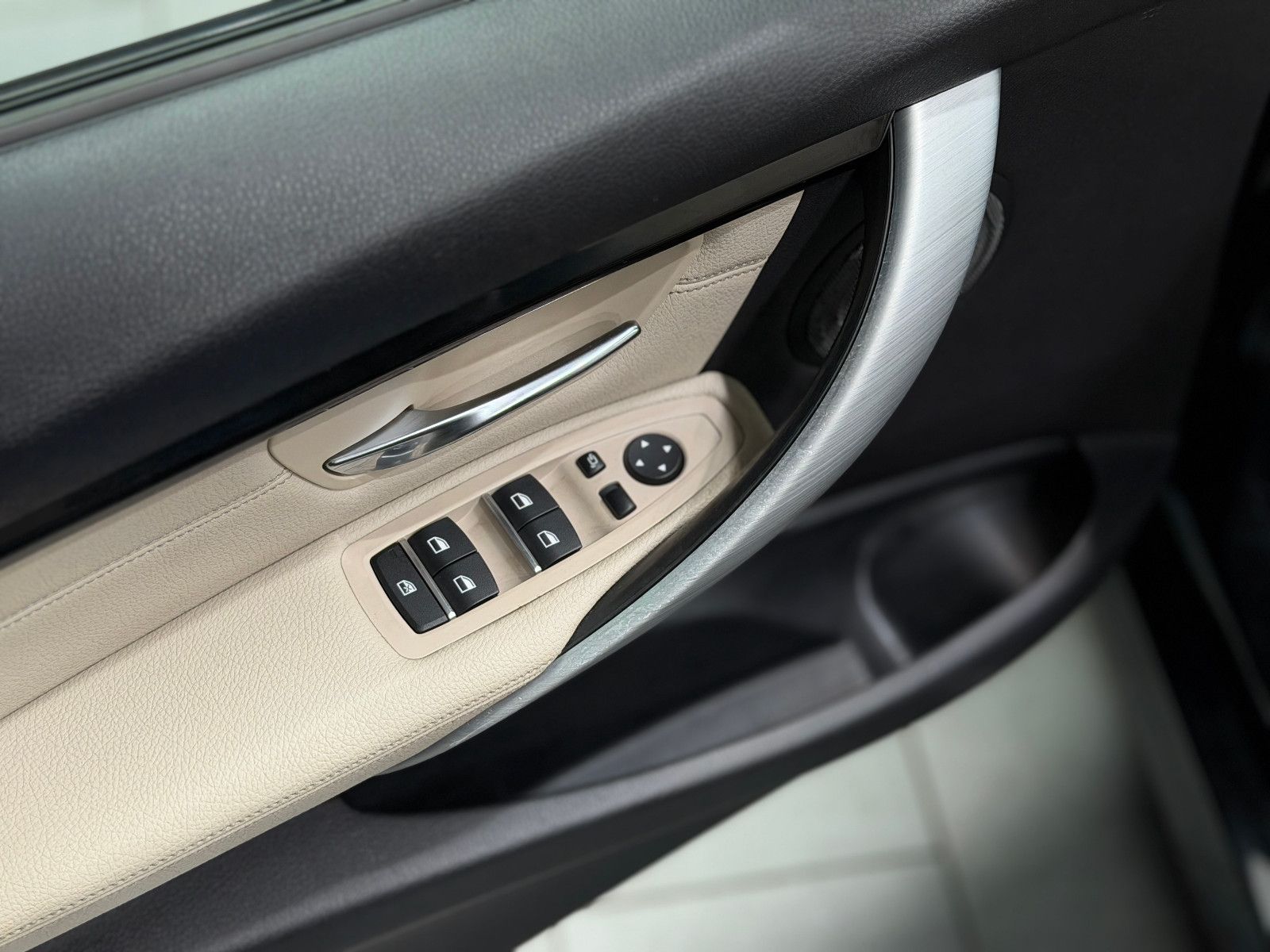 Fahrzeugabbildung BMW 335d xDrive Limo M Sport|H&K|PANO|HuD|VOLL