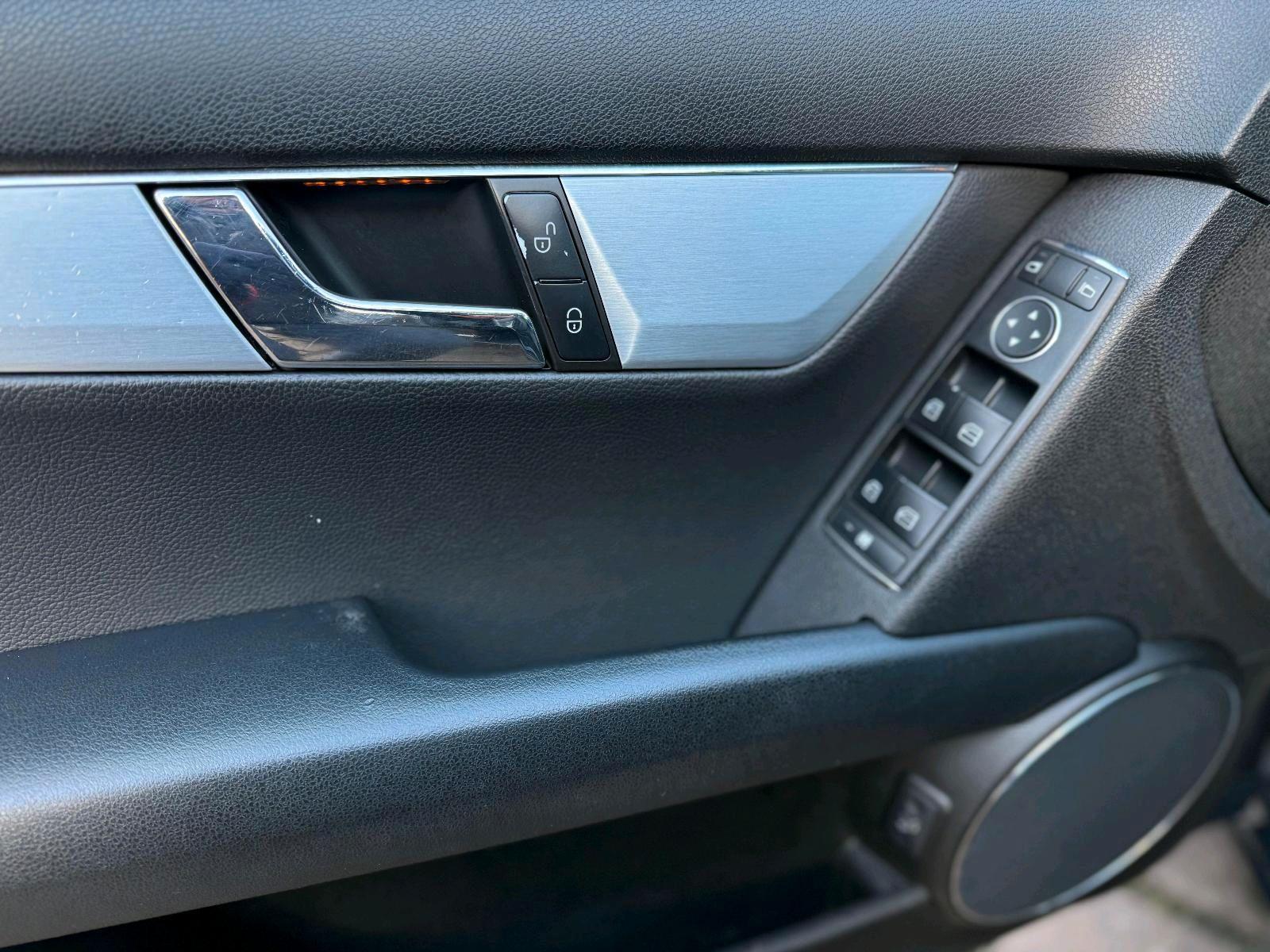 Mercedes-Benz 320 2008 — photo 13