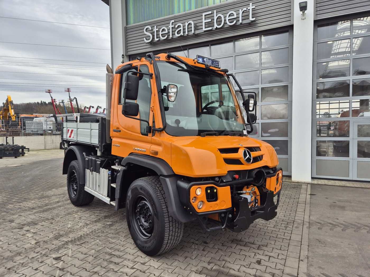 Fahrzeugabbildung Mercedes-Benz Unimog U423 4x4 Hydrostat Zapfwelle