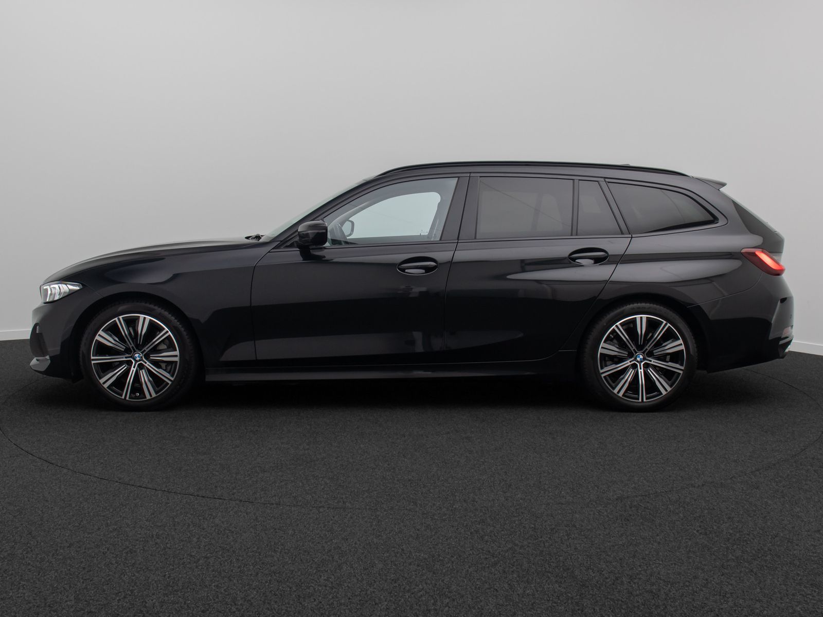 Fahrzeugabbildung BMW 330d H/K GeschwindigReg AHK DAB Widscreen 18Zoll