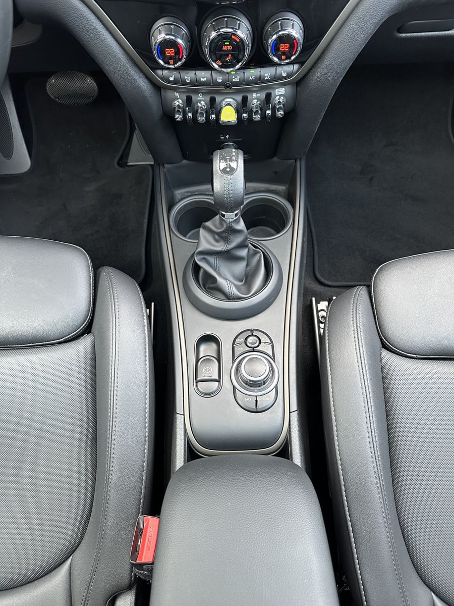 Fahrzeugabbildung MINI Cooper SE Countryman All4 Black NAV+LED+KAM+PANO