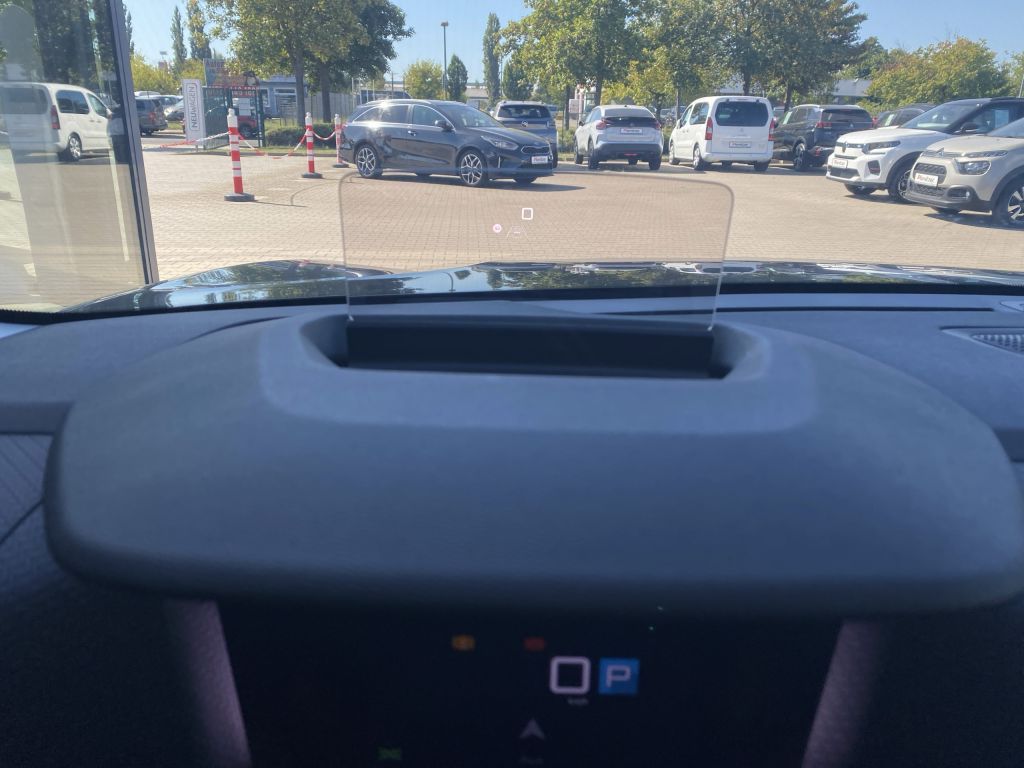 Fahrzeugabbildung Citroën C4 PureTech 130 Stop&Start EAT8 MAX *Alcantara*