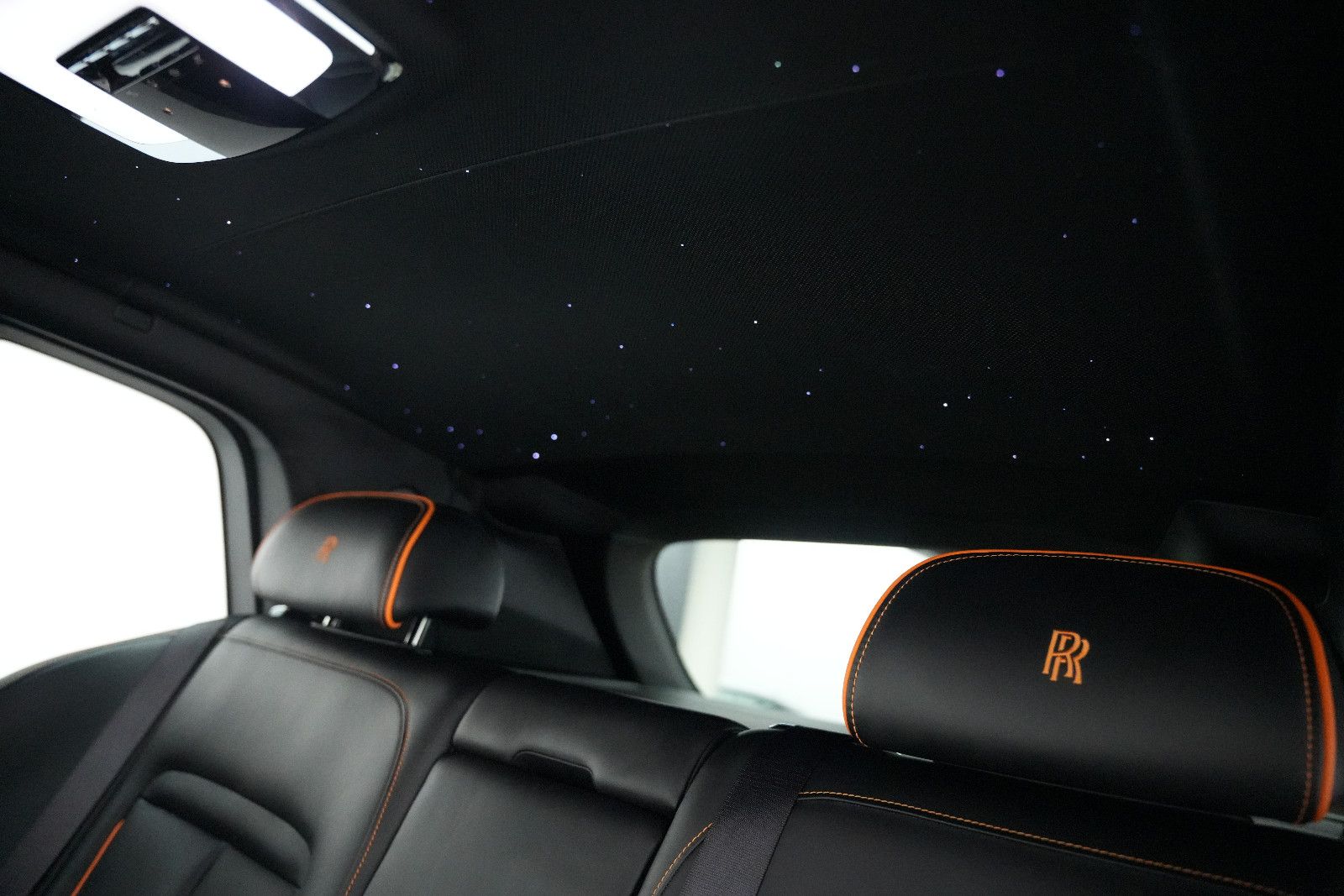 Fahrzeugabbildung Rolls-Royce Cullinan/NOVITEC/WIDEBODY/24''/FOND-TV/STERNEHIM