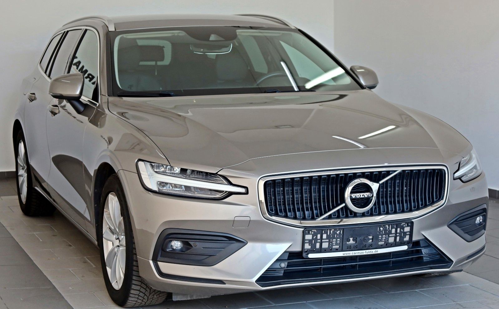 Fahrzeugabbildung Volvo V60 Momentum Pro Leder,Navi,LED,CarPlay, AHK el.