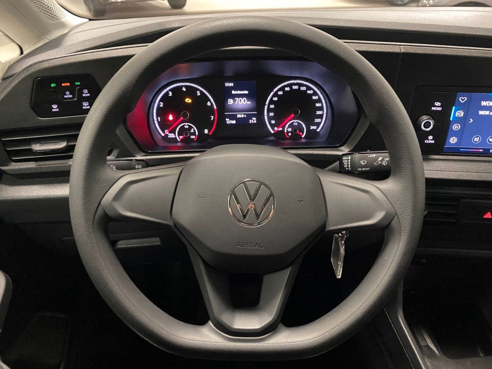 Fahrzeugabbildung Volkswagen Caddy Maxi 1.5 TSI angemeldet vor der Haustür