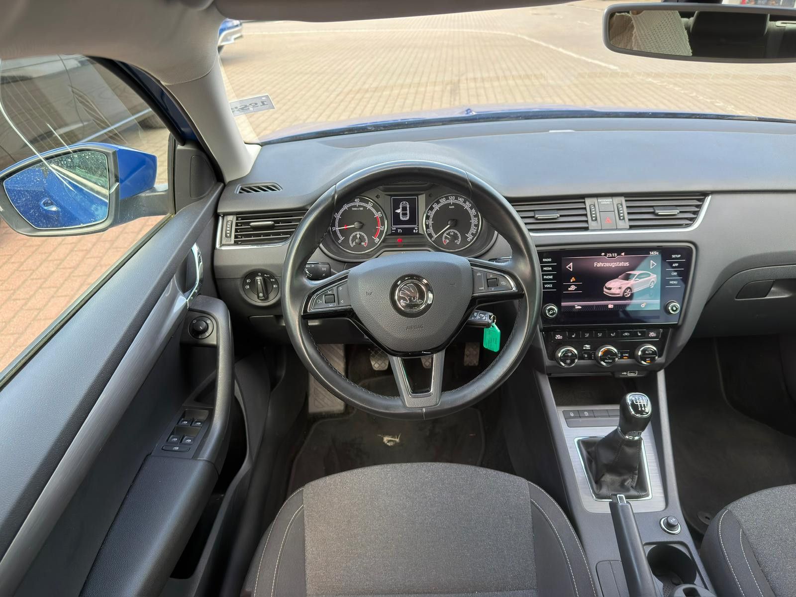 Fahrzeugabbildung SKODA Octavia Lim.*STNDHZNG*SZHZNG*TEMPOMAT*CARPLAY*